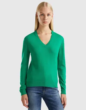 green v-neck sweater in pure merino wool