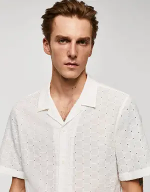 Shirt with embroidered bowling collar 