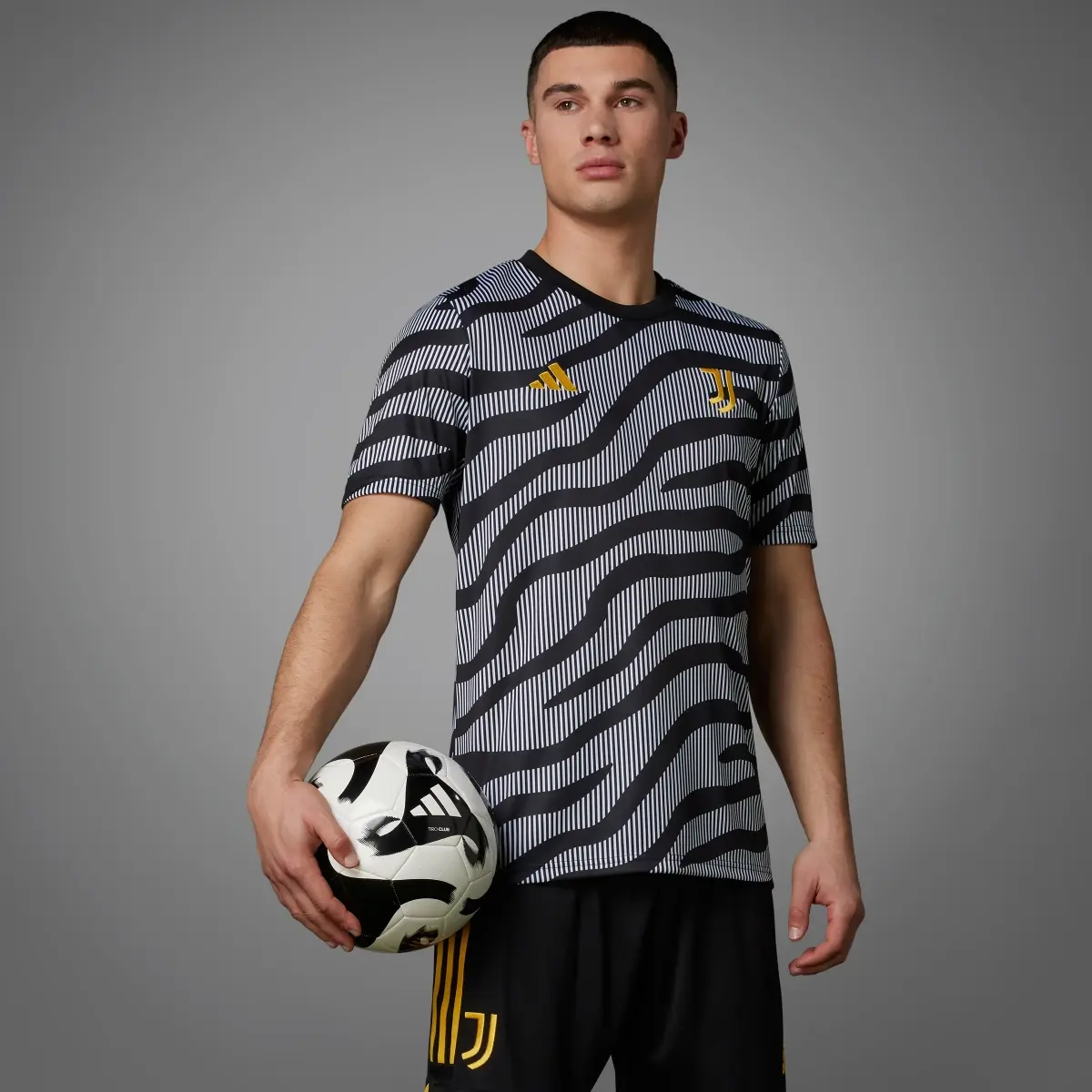 Adidas Juventus Maç Öncesi Forması. 1