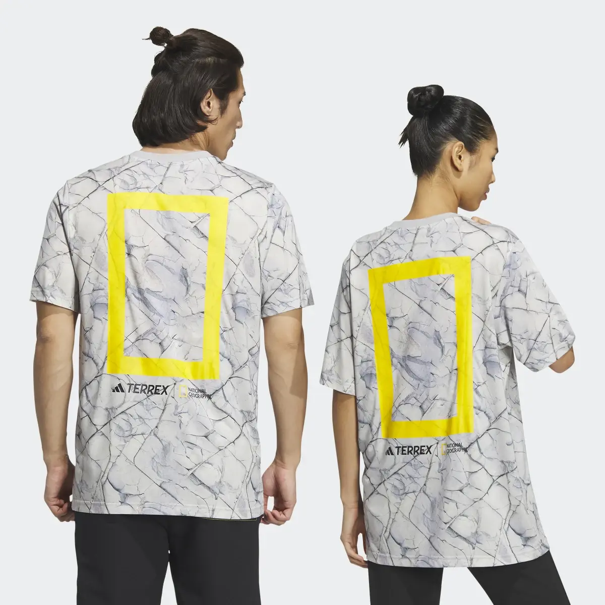 Adidas National Geographic Graphic Tencel Kısa Kollu Tişört (Unisex). 2