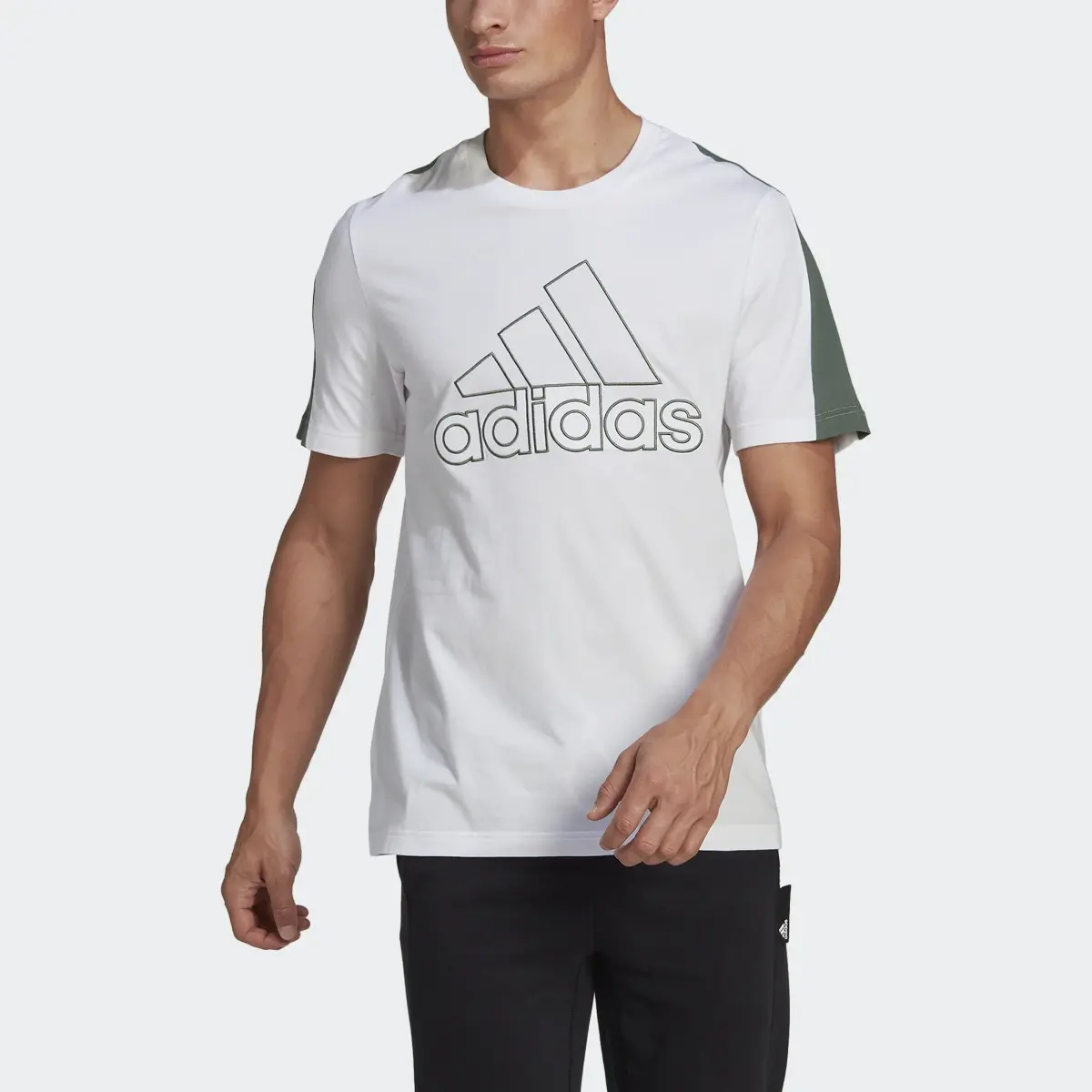 Adidas Playera Future Icons Badge of Sport Bordada. 1