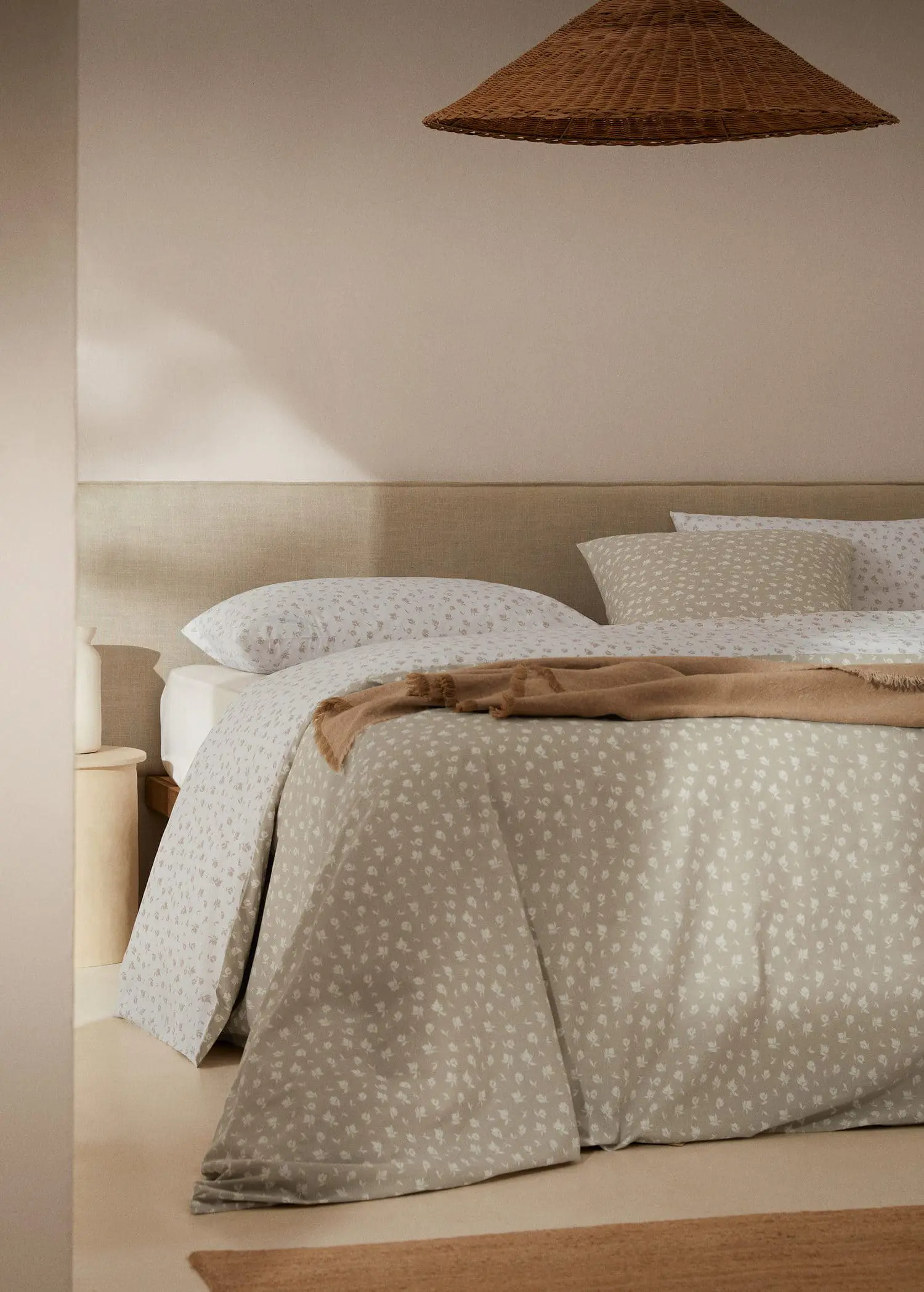 Mango Poszwa na kołdrę z bawełny z dwustronnym wzorem w kwiaty na łóżko 135 cm. 2