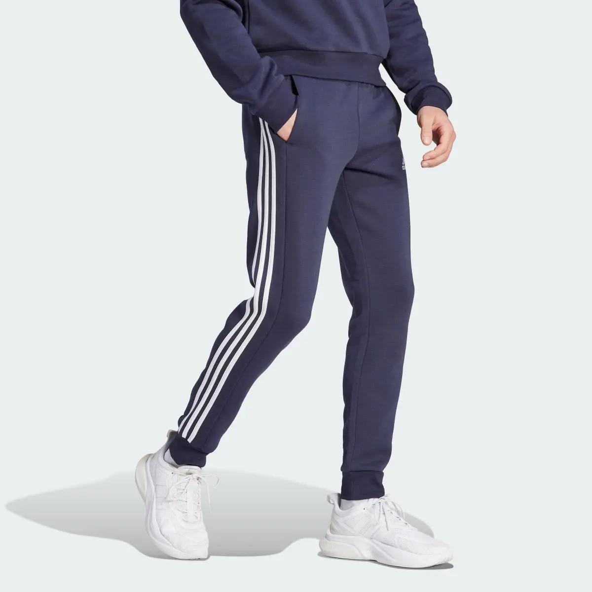 Adidas Pantaloni Essentials Fleece 3-Stripes Tapered Cuff. 3