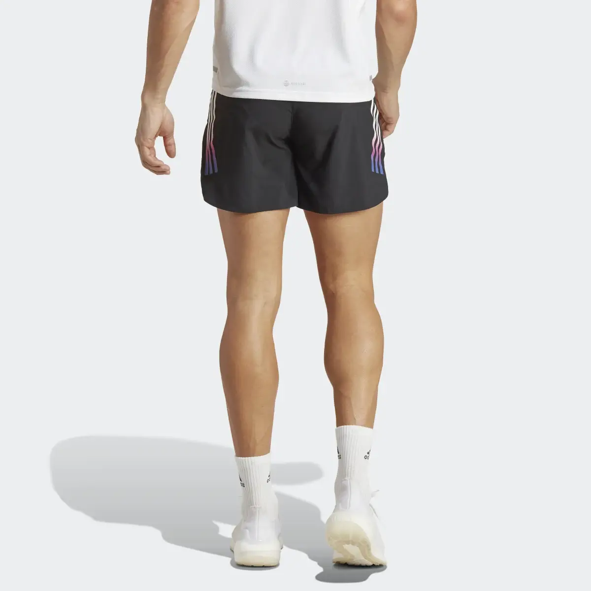 Adidas Run Icons 3-Streifen Shorts. 2
