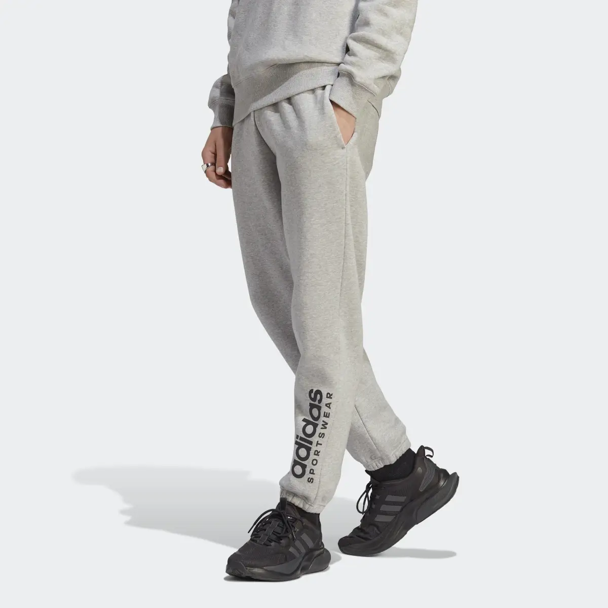 Adidas Pantalón All SZN Fleece Graphic. 1