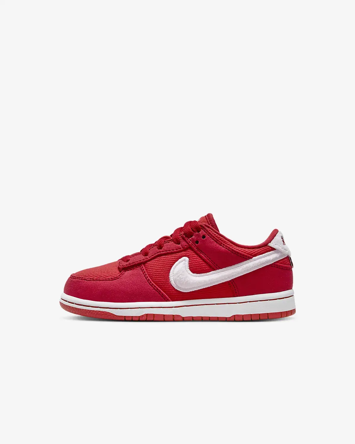 Nike Dunk Low. 1