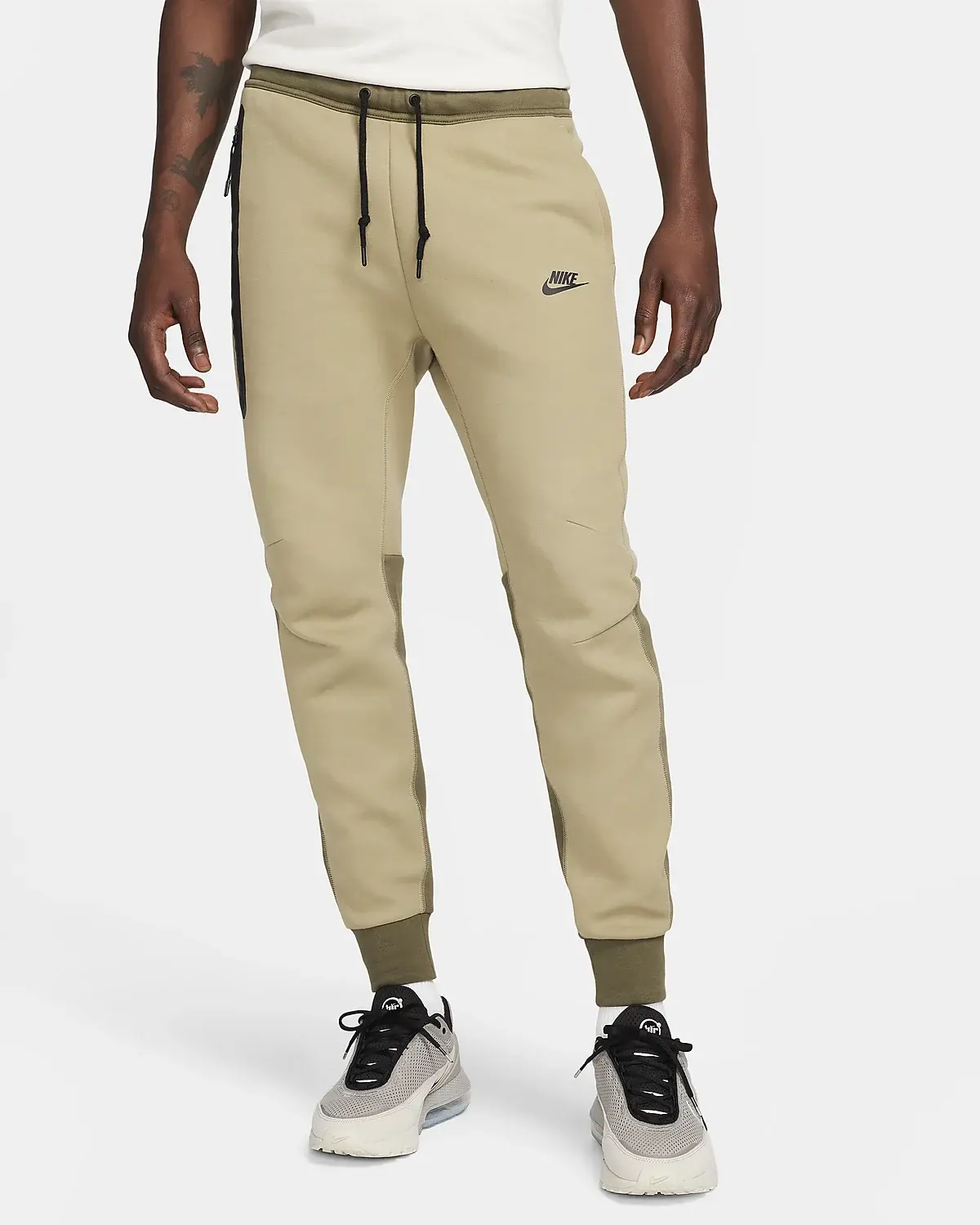 Nike Sportswear Tech Fleece. 1