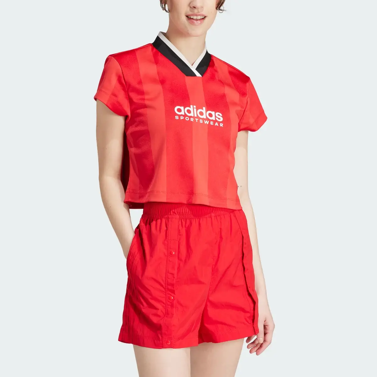 Adidas T-shirt Tiro Colorblock Crop. 1