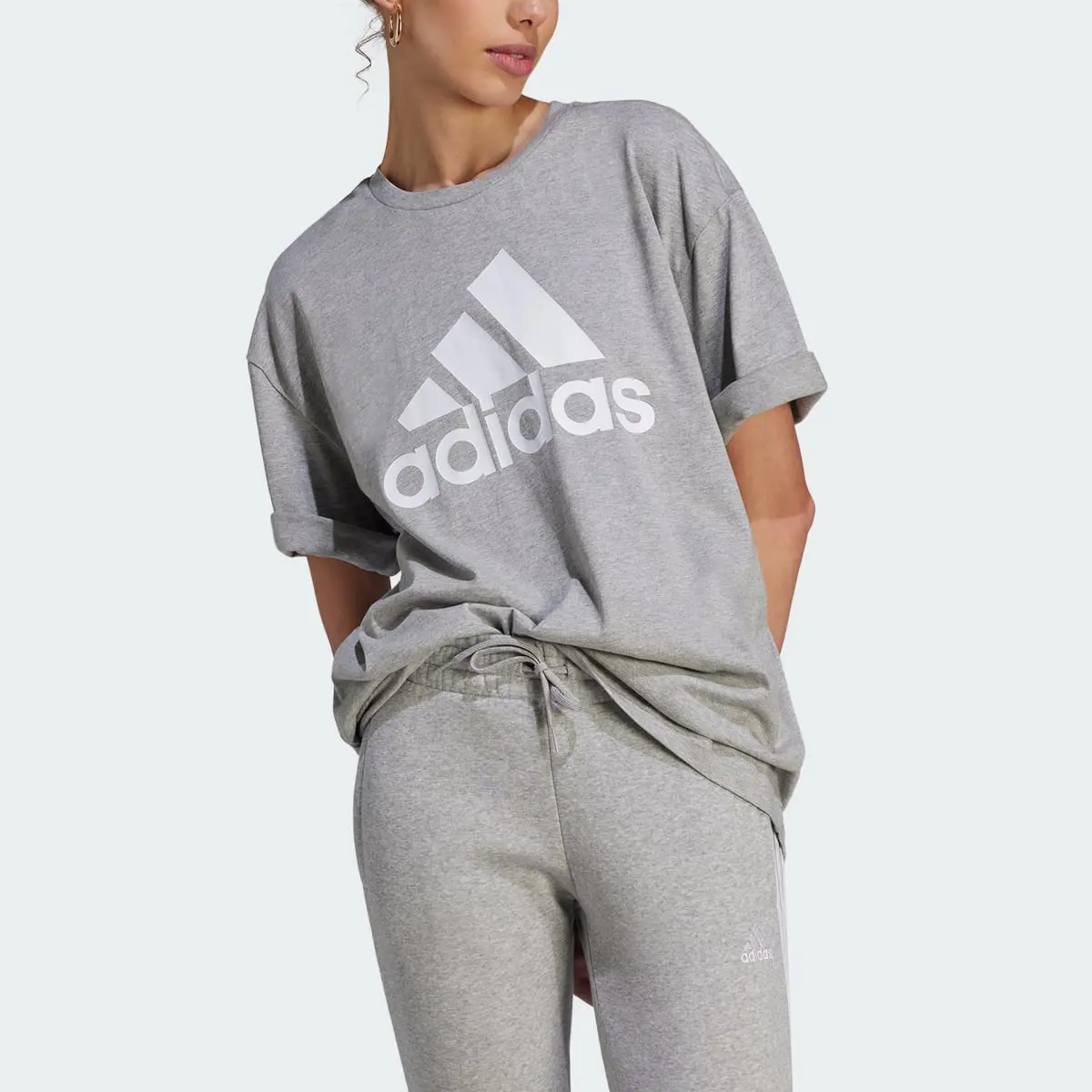 Adidas T-shirt Boyfriend Essentials. 1