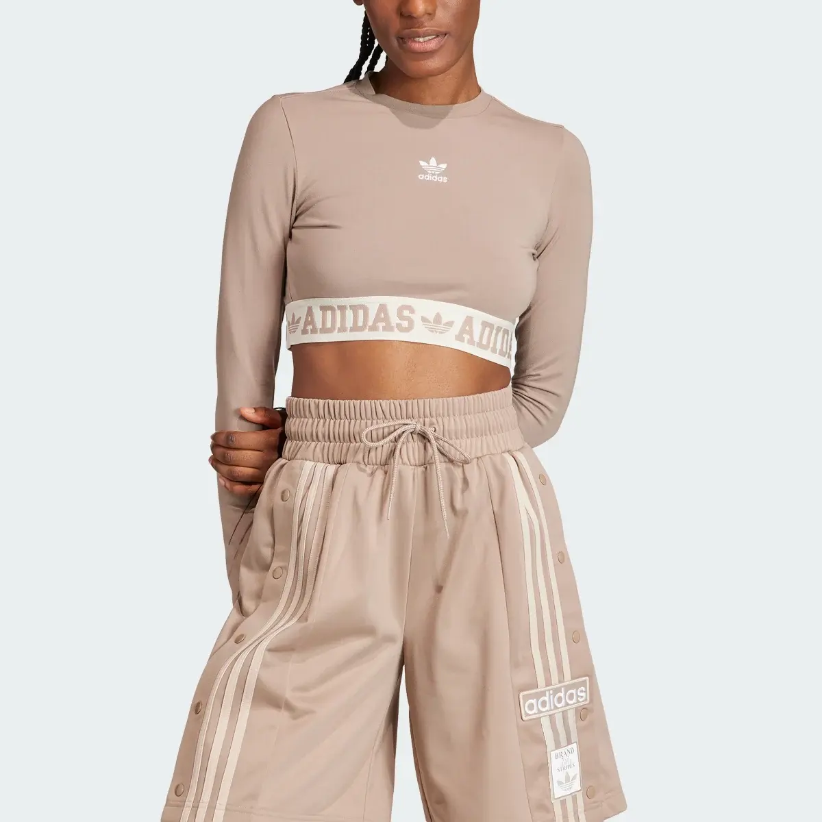 Adidas Neutral Court Graphic Longsleeve. 1