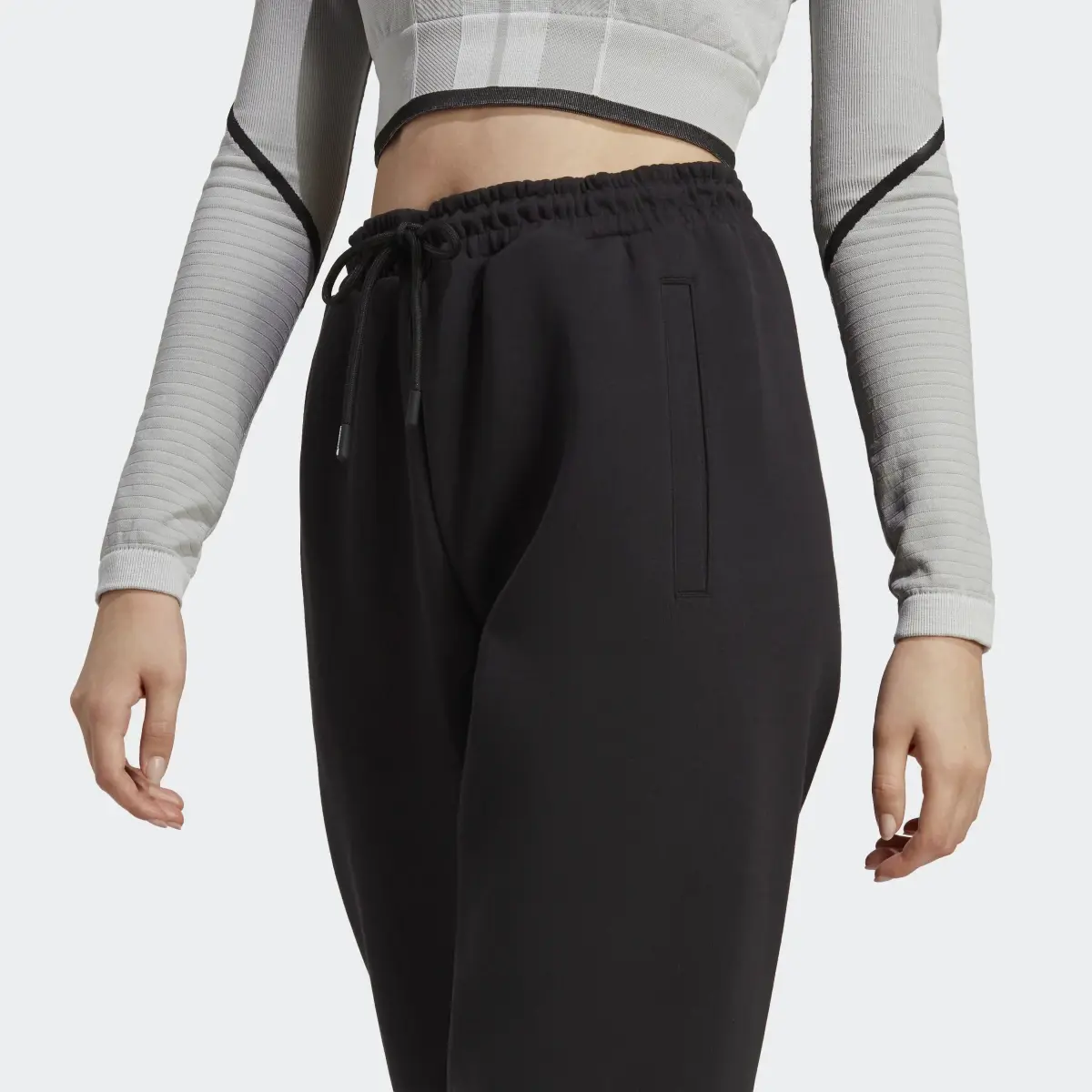 Adidas Pantaloni adidas by Stella McCartney. 2