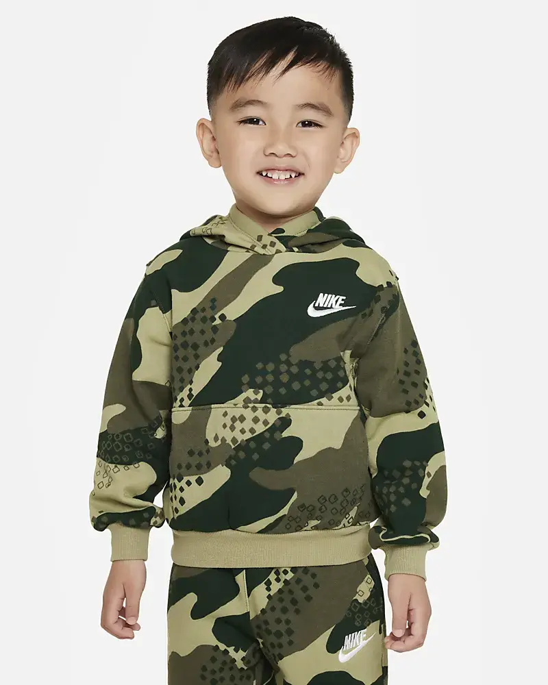 Nike Sportswear Club Camo Pullover. 1