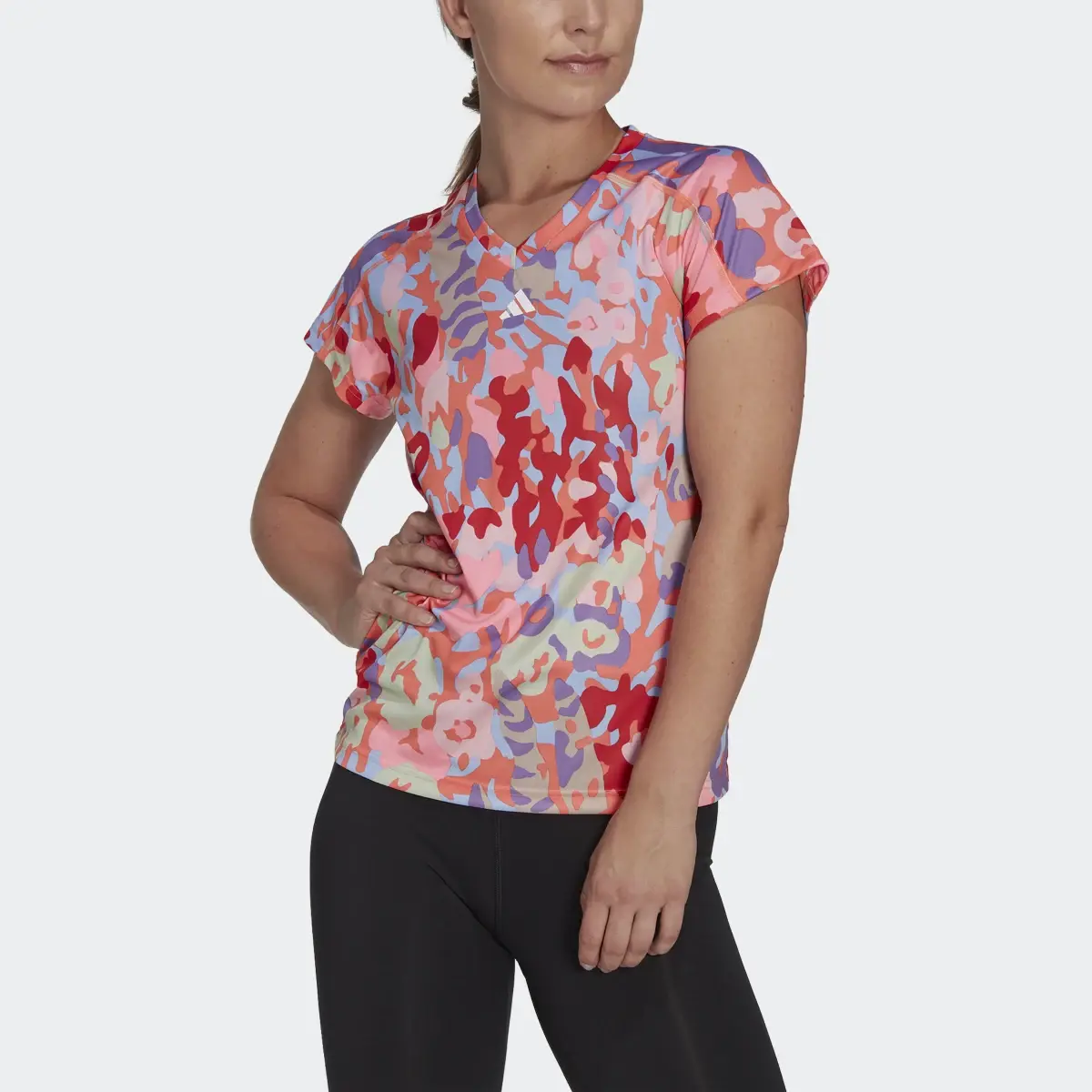 Adidas T-shirt AEROREADY Train Essentials Minimal Branding V-Neck Floral Print. 1