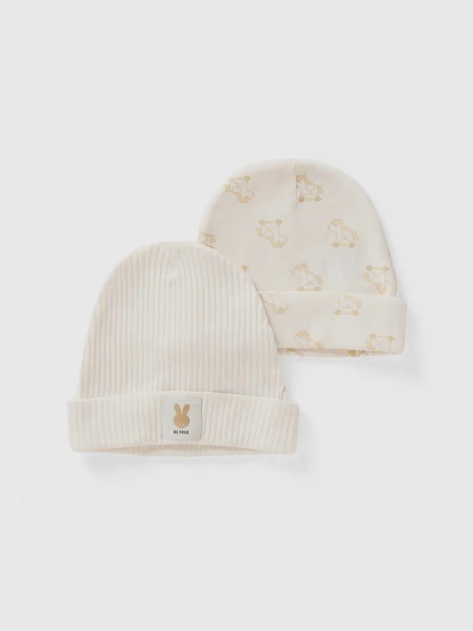 Benetton two caps in organic cotton. 1