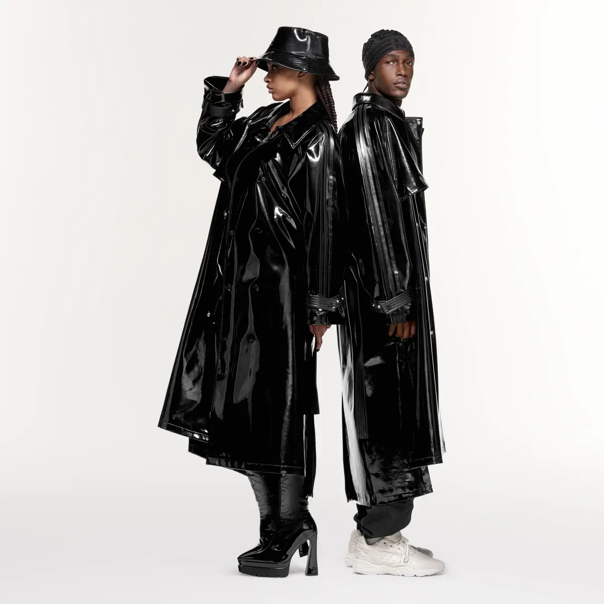 Adidas Latex Trenchcoat – Genderneutral. 2