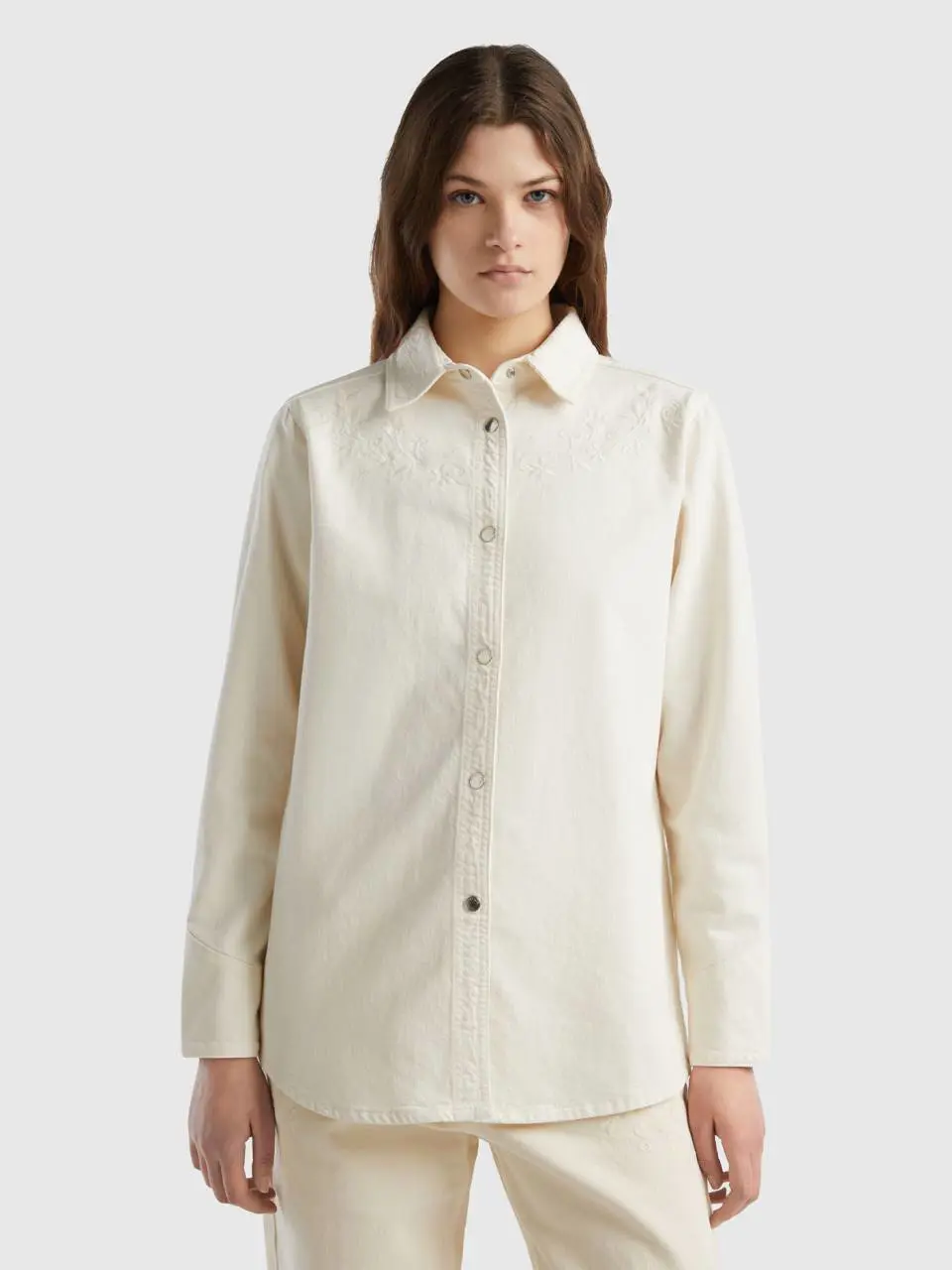 Benetton oversized shirt with floral embroidery. 1