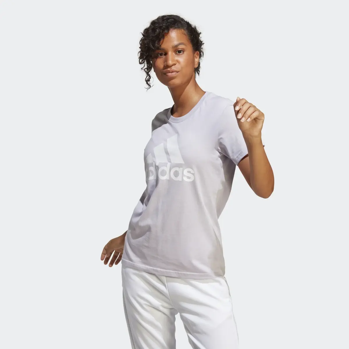 Adidas LOUNGEWEAR Essentials Logo Tişört. 2