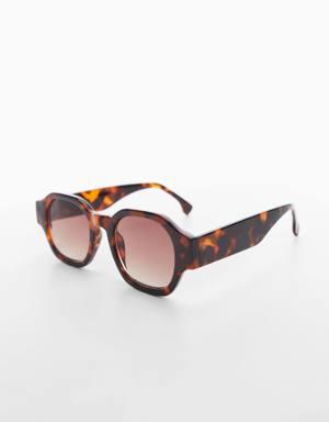 Mango Sonnenbrille mit viereckiger Brillenfassung