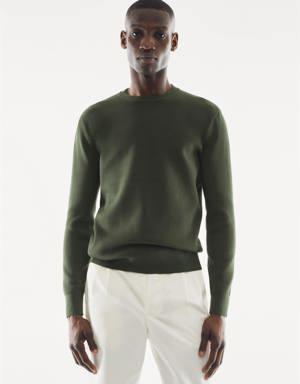 Round-neck breathable sweater