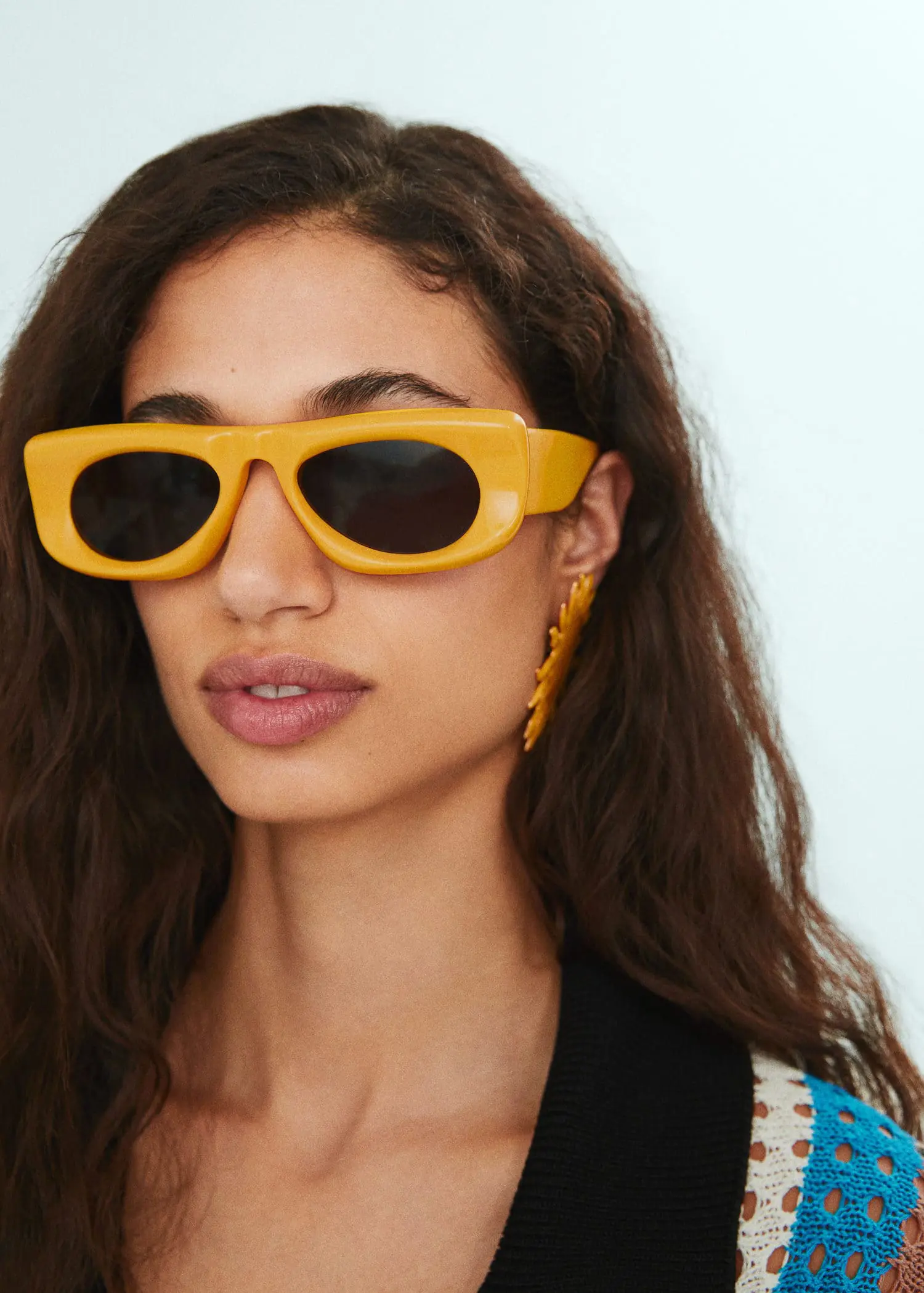 Mango Volume frame sunglasses. a woman with long brown hair wearing sunglasses. 