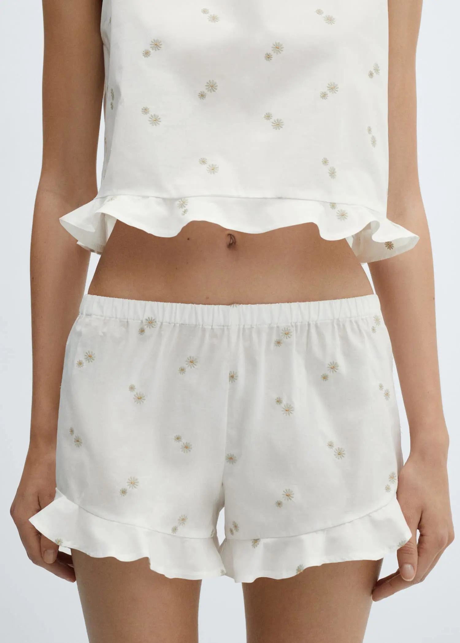Mango Shorts pijama algodón bordado floral. 1