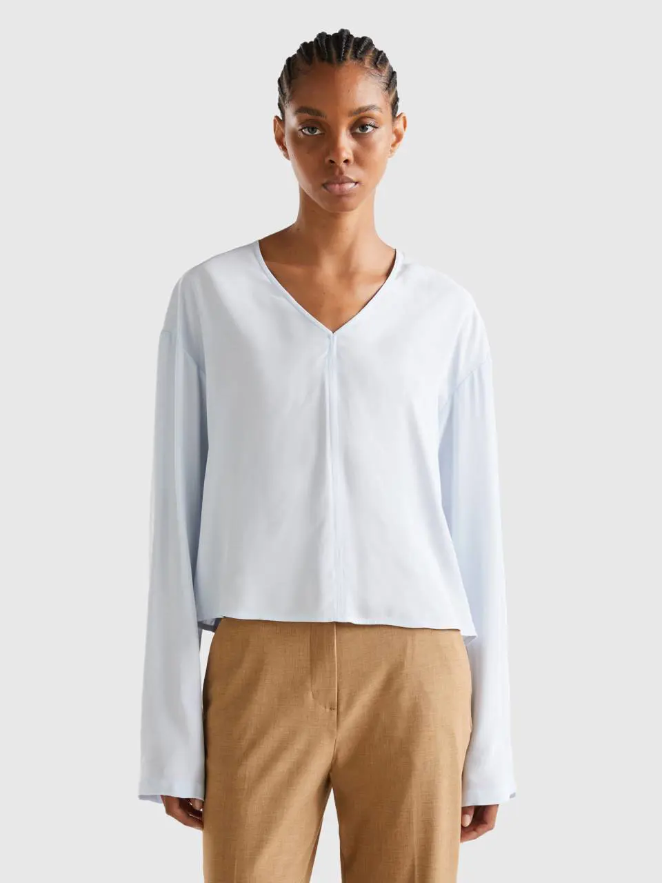 Benetton blouse with v-neck. 1 Benetton blouse with v-neck. 1
