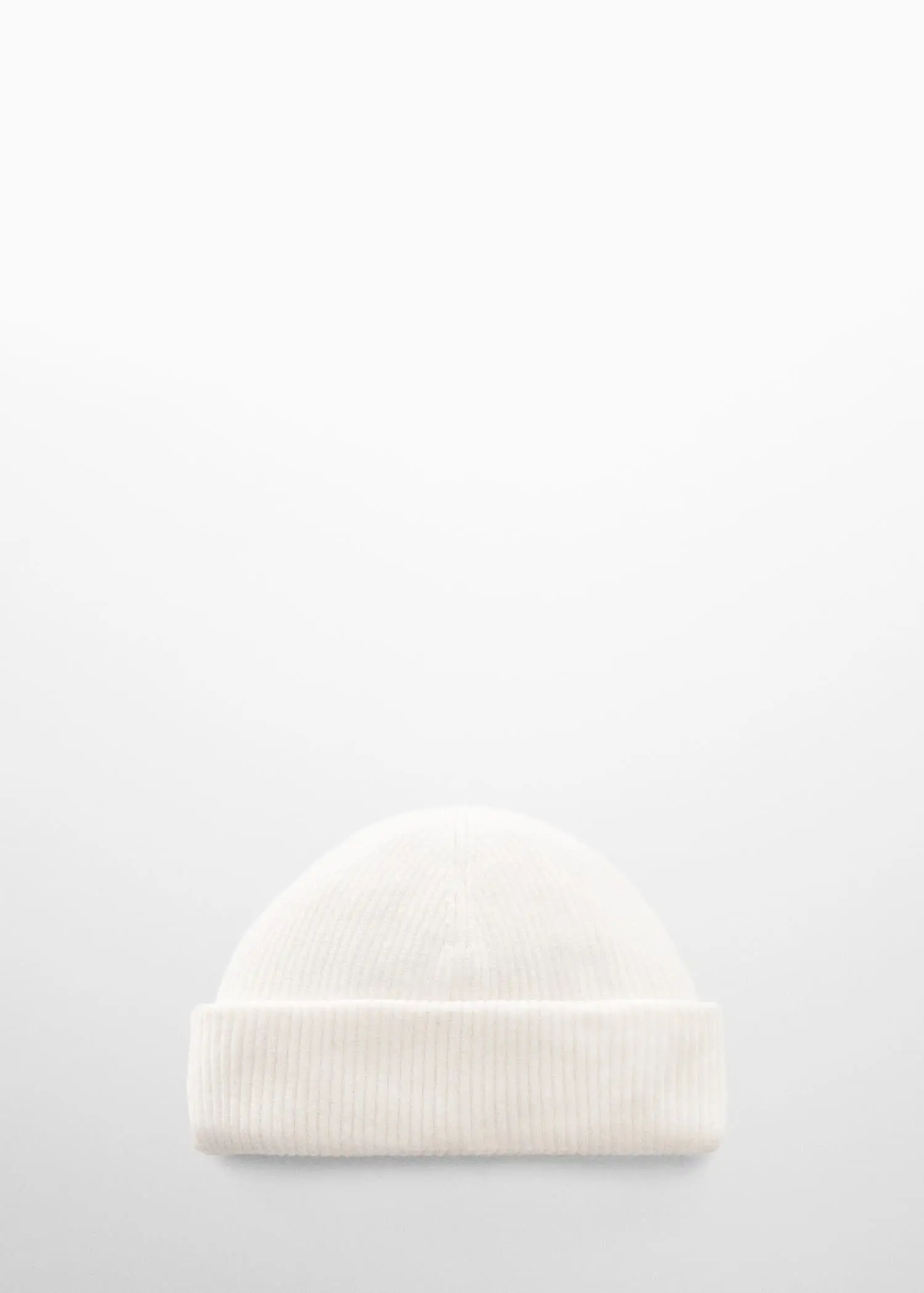 Mango Short knitted hat. 1
