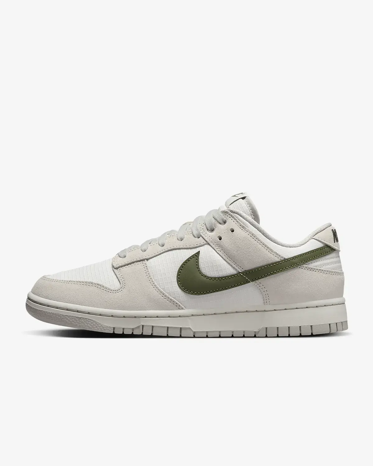 Nike Dunk Low. 1