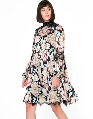 Lace Detailed Floral Pattern Mini Dress