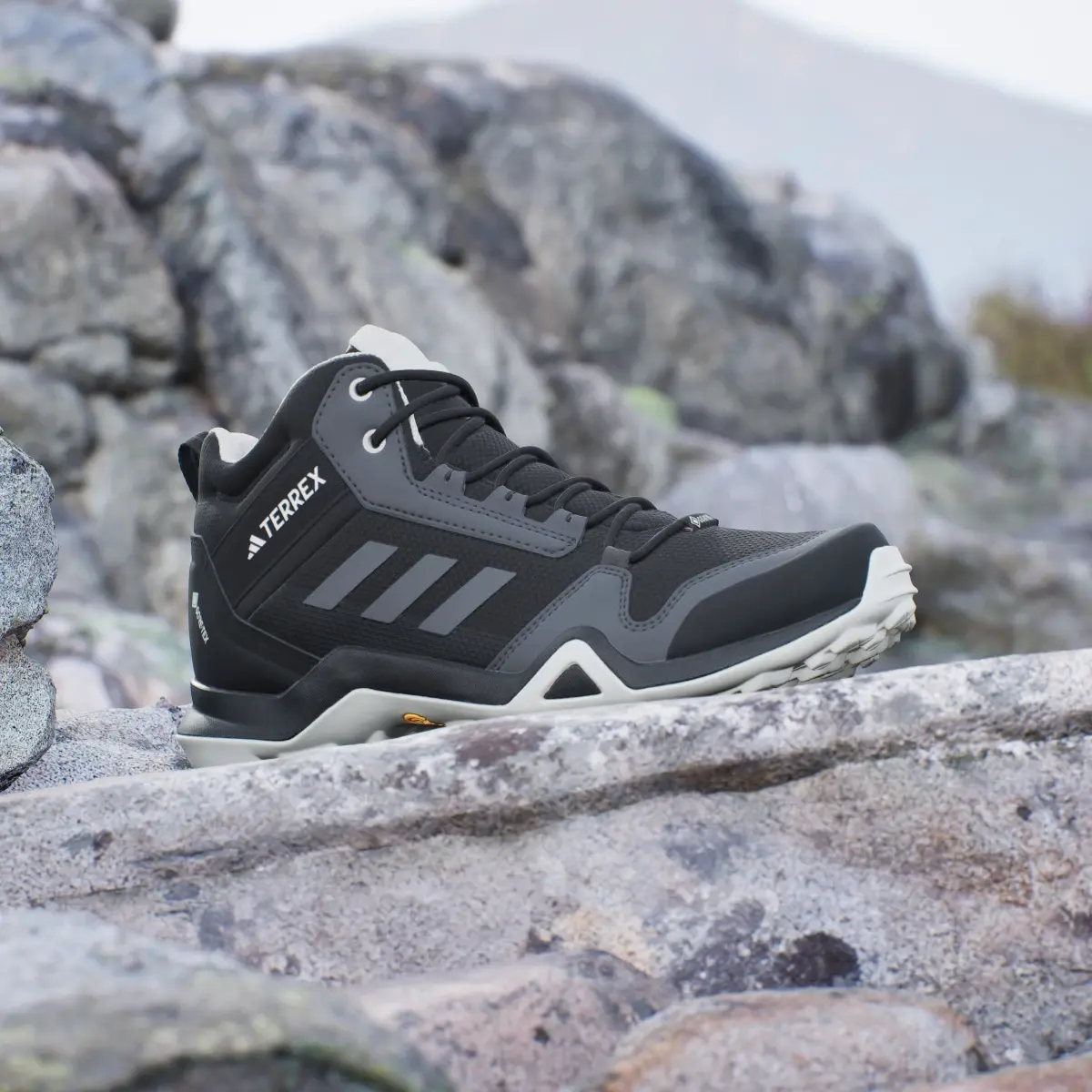 Adidas Scarpe da hiking Terrex AX3 Mid GORE-TEX. 3