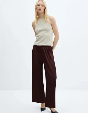 Pleated straight trousers