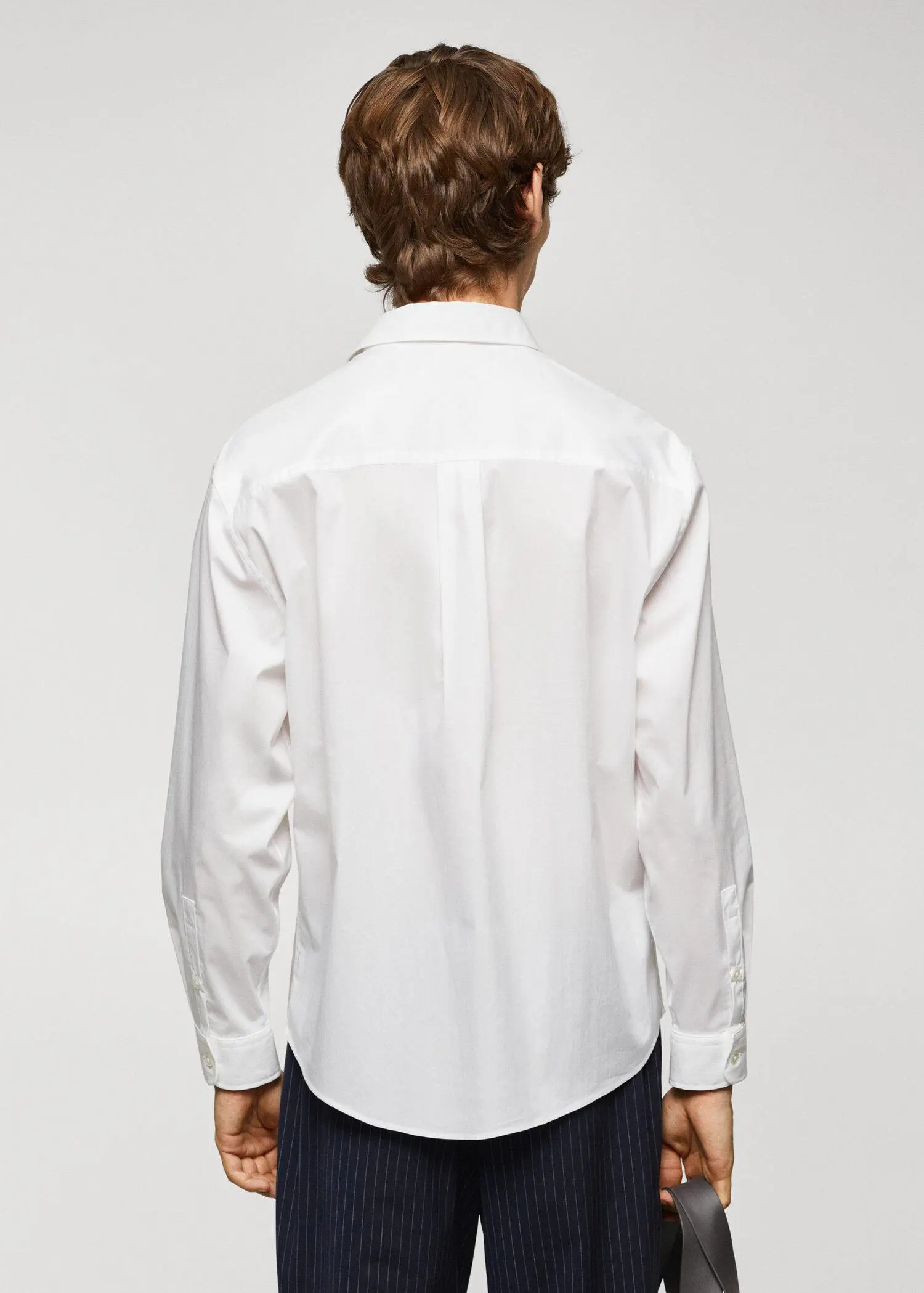 Mango Camisa relaxed fit de algodão com bolso. 3