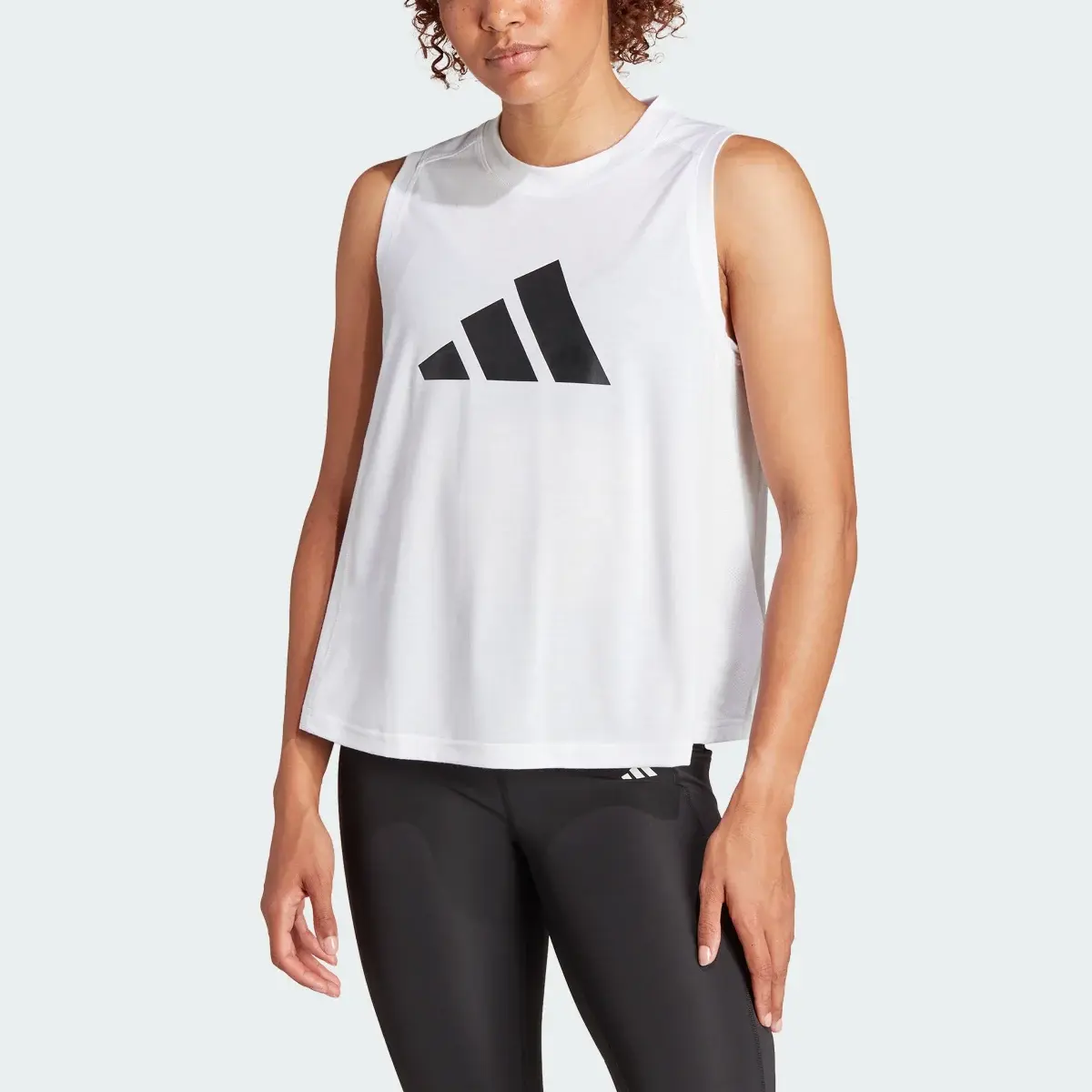 Adidas Playera sin Mangas de Entrenamiento Train Essentials Big Performance Logo. 1