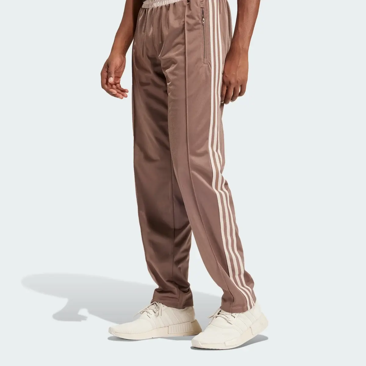 Adidas Pantalón. 1