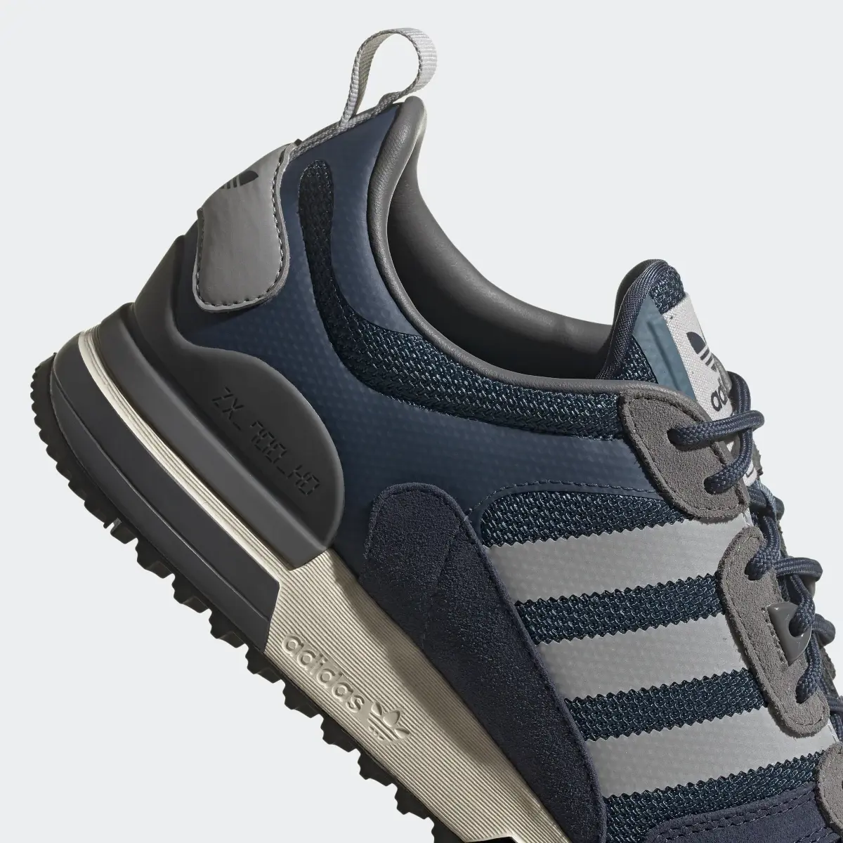 Adidas ZX 700 HD. 3