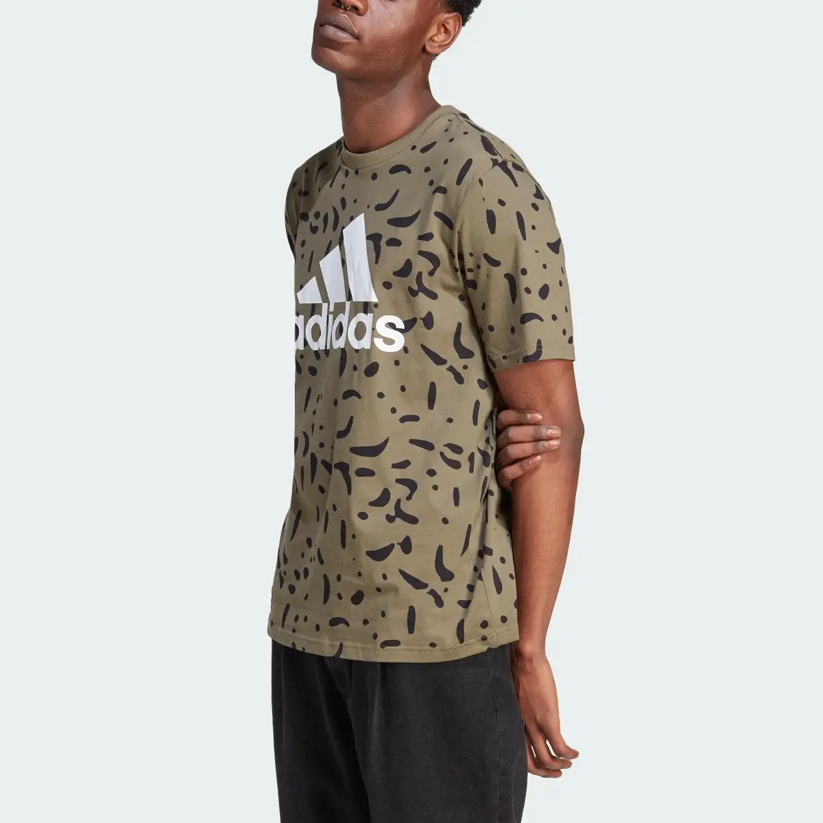 Adidas Playera Essentials Single Jersey Big Logo Allover Print. 1