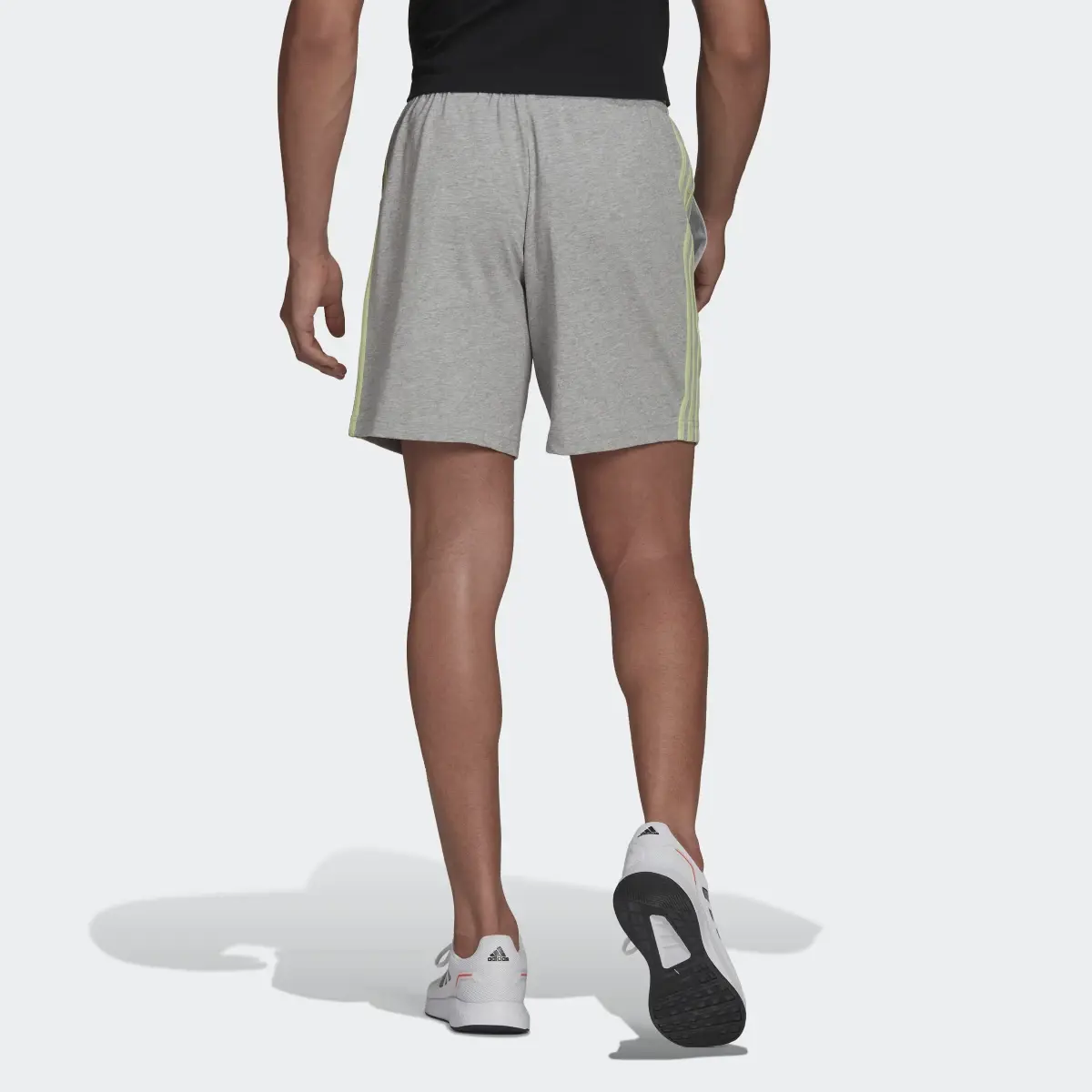 Adidas Shorts Essentials 3 Franjas AEROREADY. 2