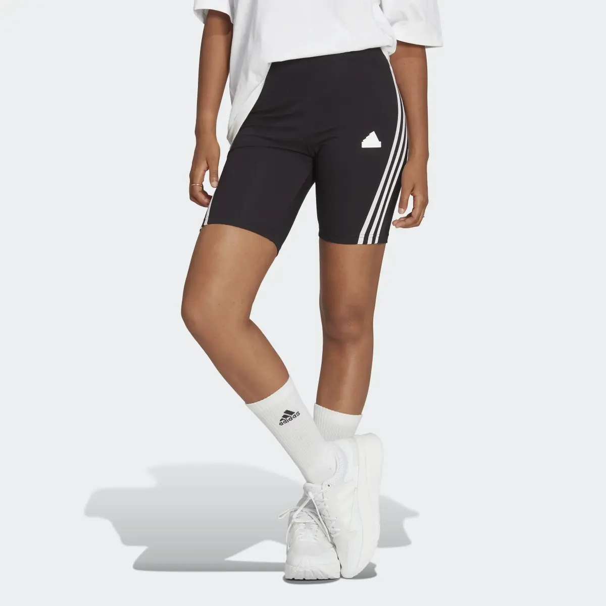 Adidas Future Icons 3-Streifen kurze Leggings. 1