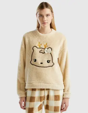 sweatshirt with fur embroidery