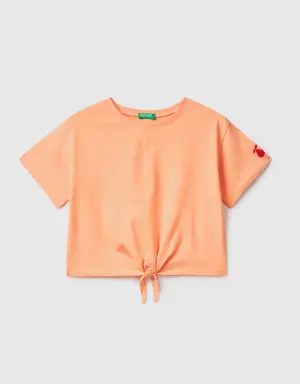 pink t-shirt with patch and knot