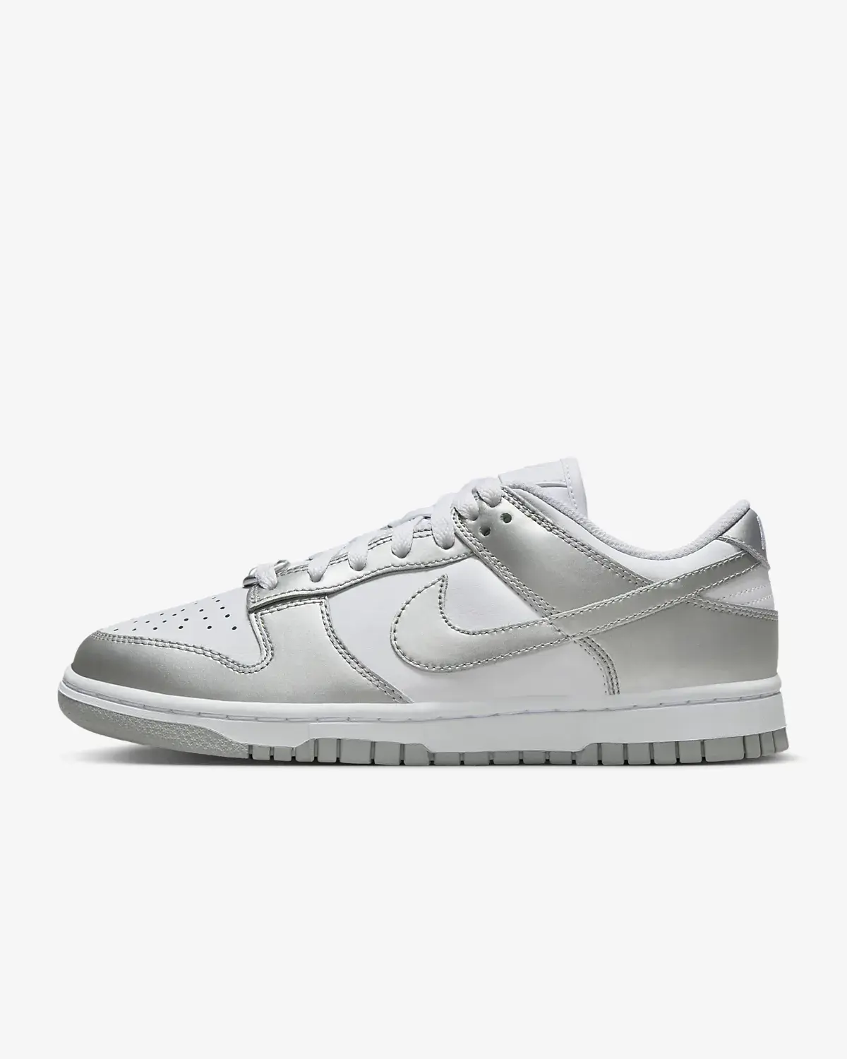 Nike Dunk Low. 1