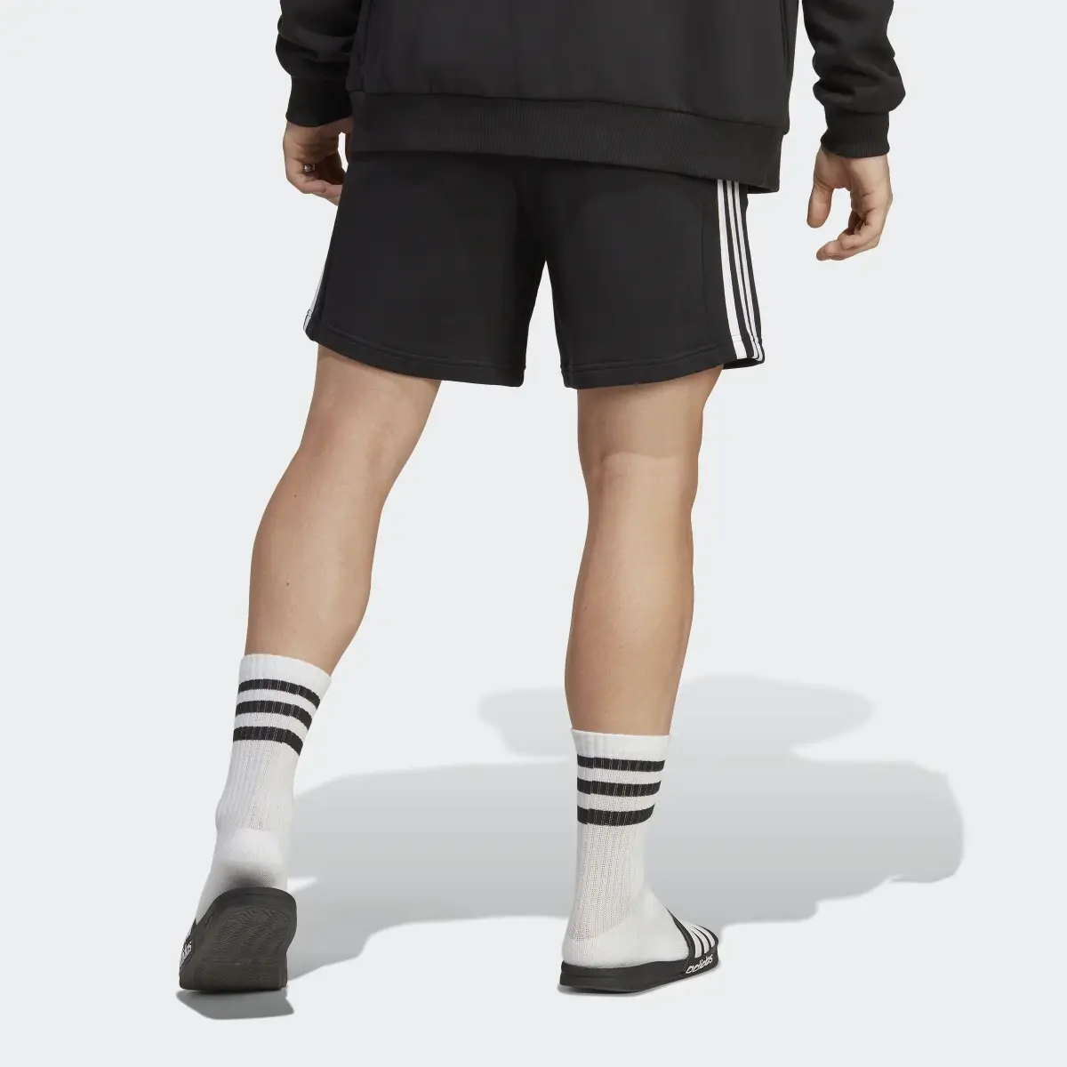 Adidas Short à 3 bandes en moleton Essentials. 3