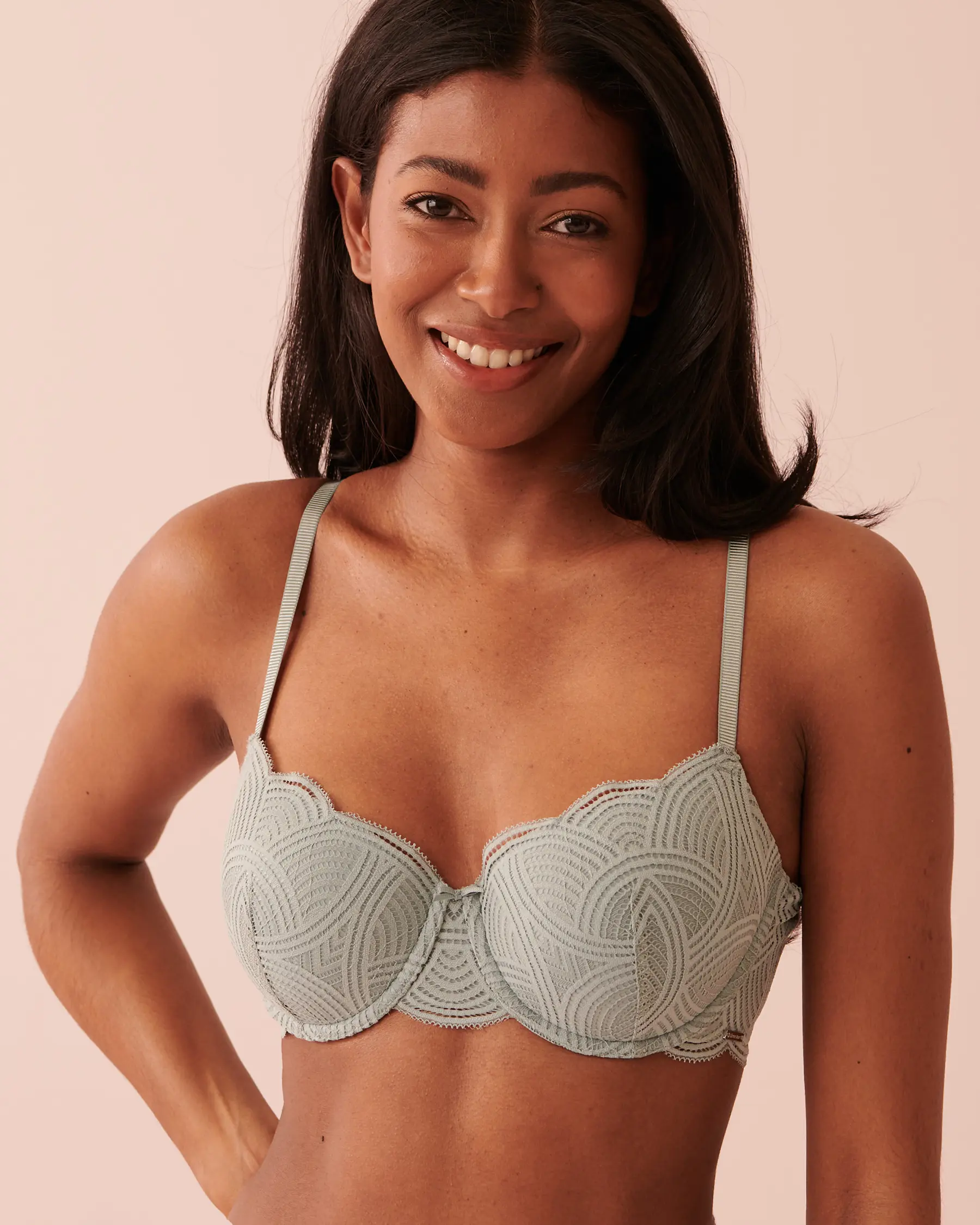 La Vie en Rose Lightly Lined Balconette Flexible Bra. 3