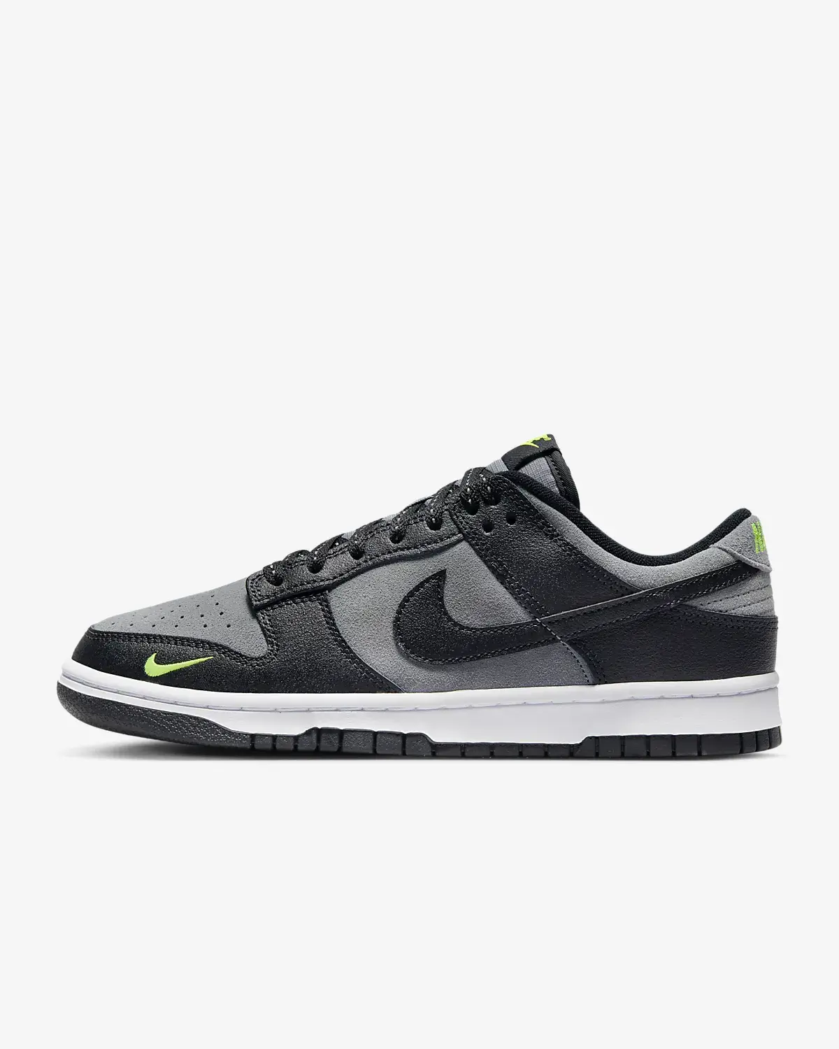 Nike Dunk Low. 1