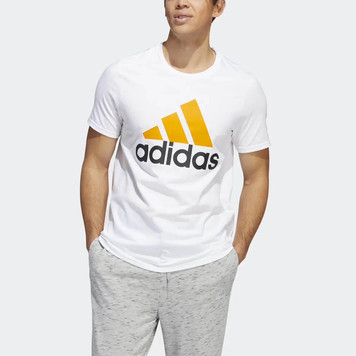 Adidas Playera Badge of Sport Basic. 1