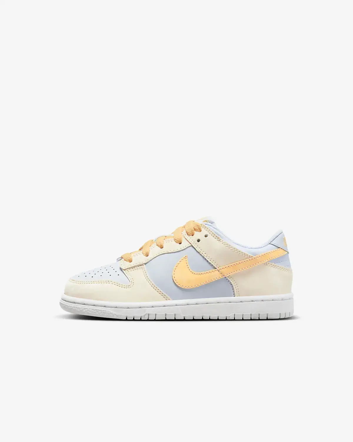 Nike Dunk Low. 1