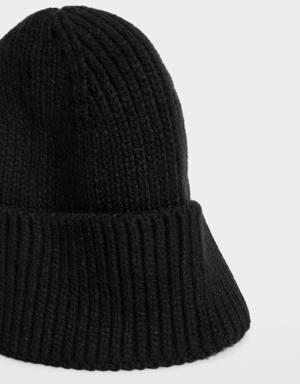 Short knitted hat
