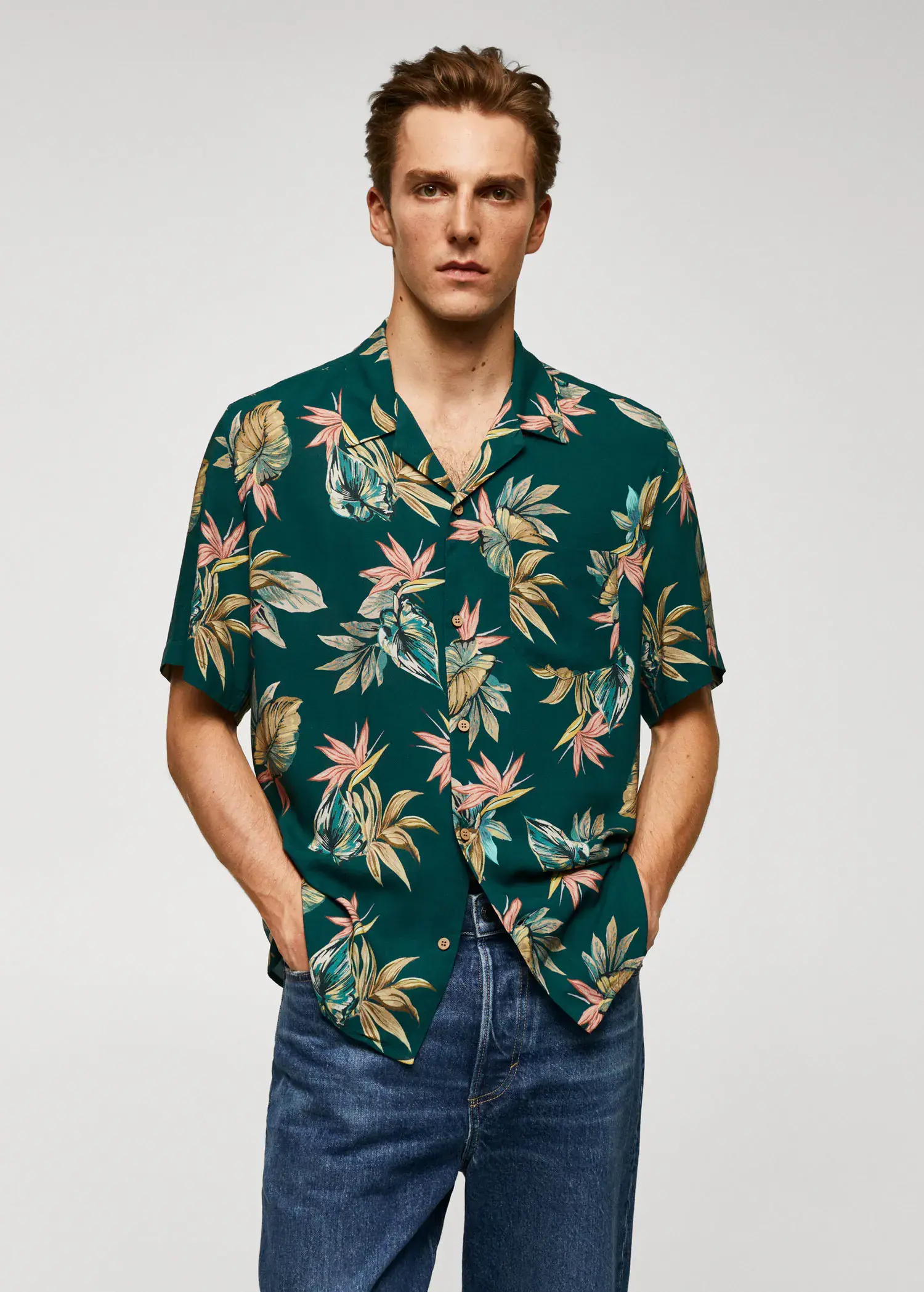Mango Camisa regular fit com estampado havaiano. 1