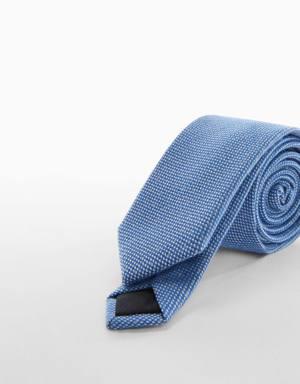 Crease-resistant structured tie