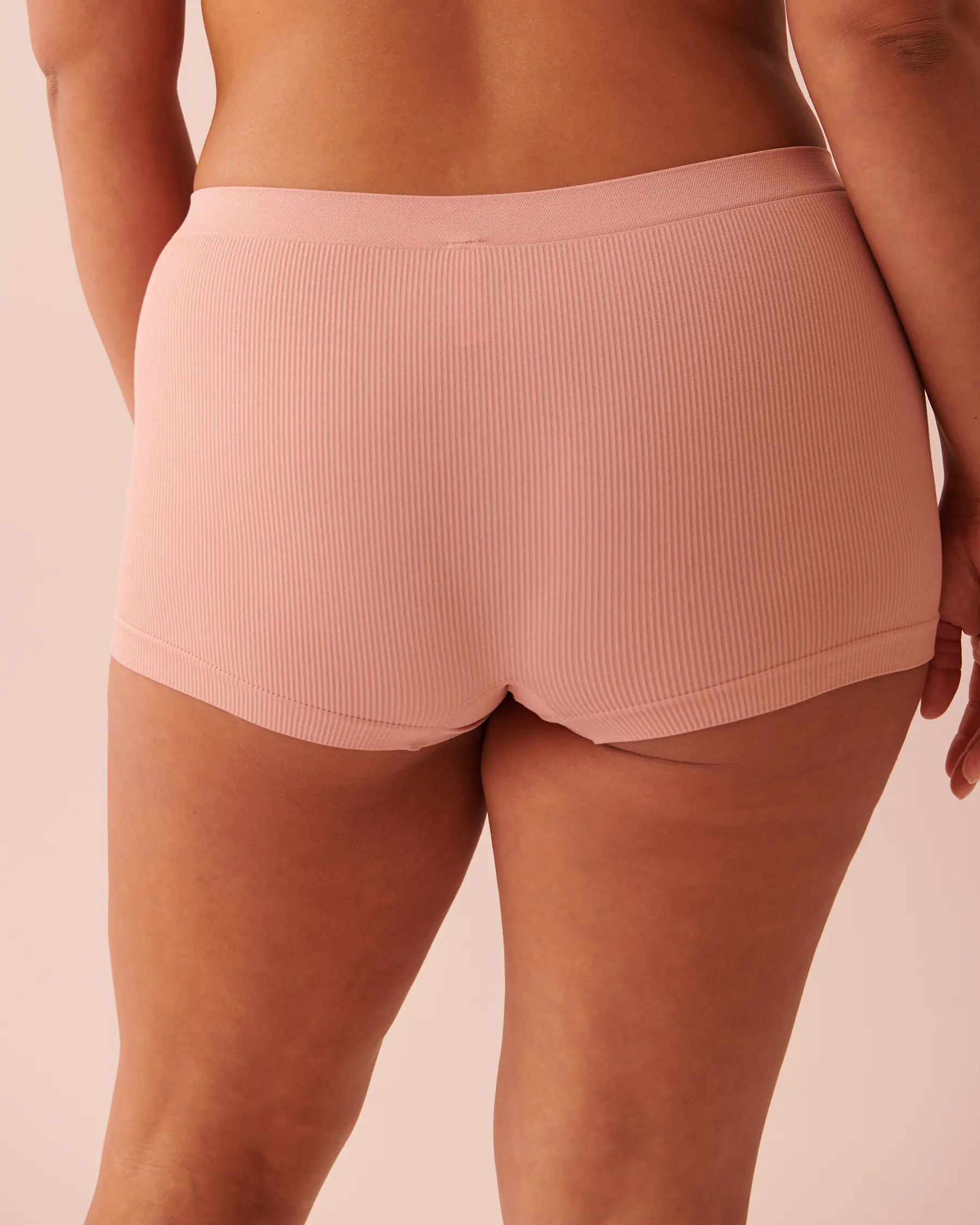 La Vie en Rose Seamless Ribbed Boyleg Panty. 2